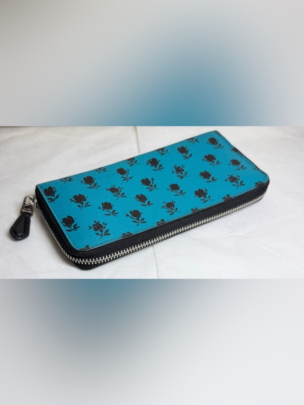 Coach Badlands Beauty and The Beast Zip-Around Wallet with Black Rose Motif EUC - Picture 2 of 12